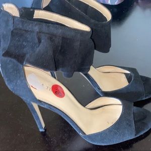 Black suede sandals (worn once like new)